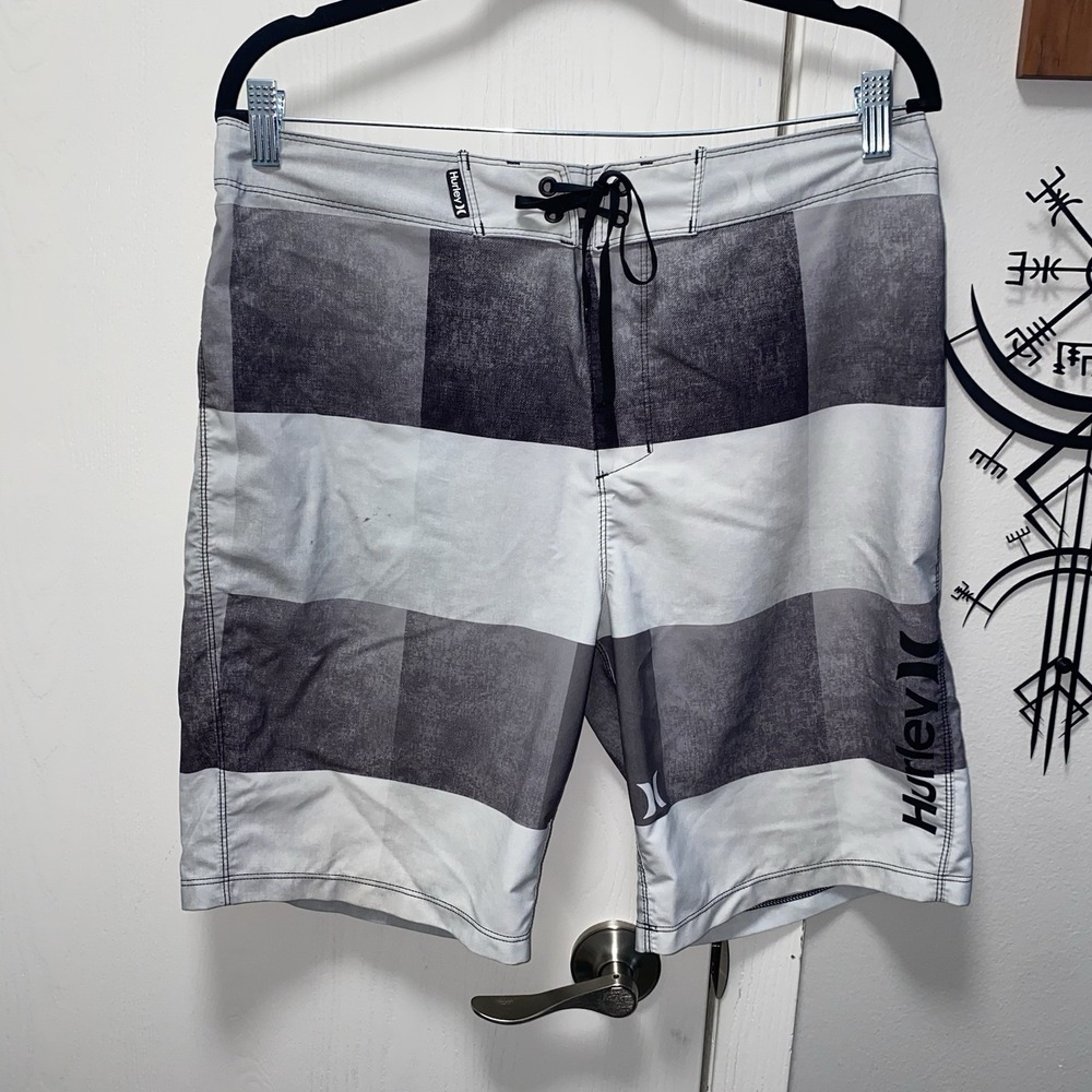 Hurley Phantom Board Shorts Size 32 White Black Plaid Pockets‎ Swim Trunks Beach